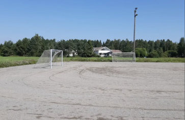 Yli-Maarian liikuntapuisto ja nuorten "olohuone" ulkona